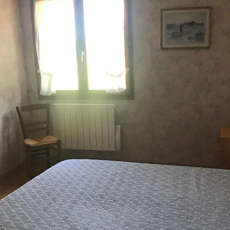 Maison De Plain-pied Avec Jeux, Coin Pêche Et Musée Du Vélo à Proximité - Fr-1-410-136 *