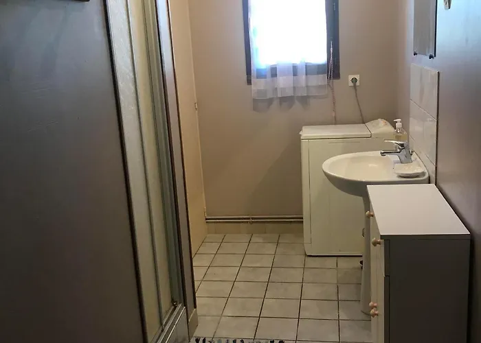 Maison De Plain-pied Avec Jeux, Coin Peche Et Musee Du Velo A Proximite - Fr-1-410-136